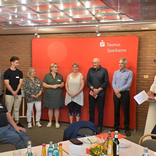 Spendenuebergabe (2) Spendenuebergabe (2)